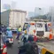 Petugas menangani truk yang mengalami kecelakaan lalu lintas di kawasan sekitar Gedung DPR/MPR, Jakarta. (Dok. X @PT_Transjakarta)