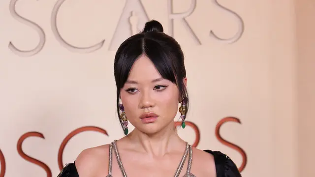 Trio Kpop Demon Hunters Bergaya Serba Emas di Karpet Merah Oscar 2026, dari Ejae hingga Rei Ami