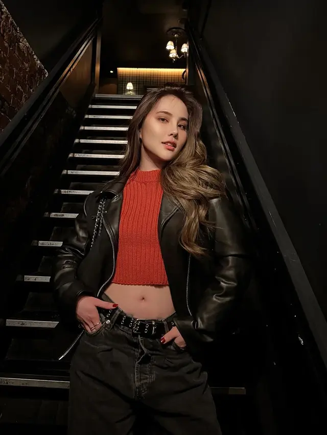 Pilihan Outfit Padu Padan Jeans ala Agatha Chelsea