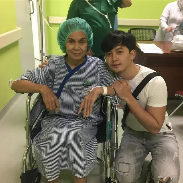 Kebersamaan Kiki Farrel dan Ibu