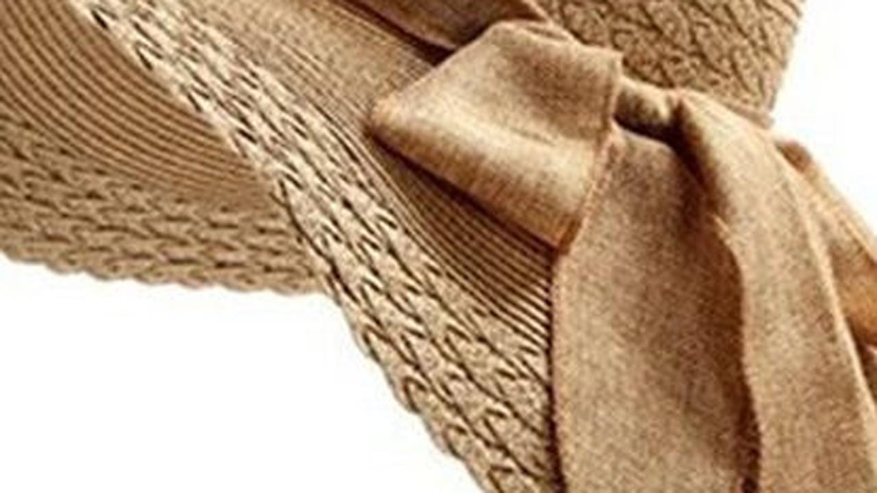 <b>Look Feminim dengan Floppy Hat</b>