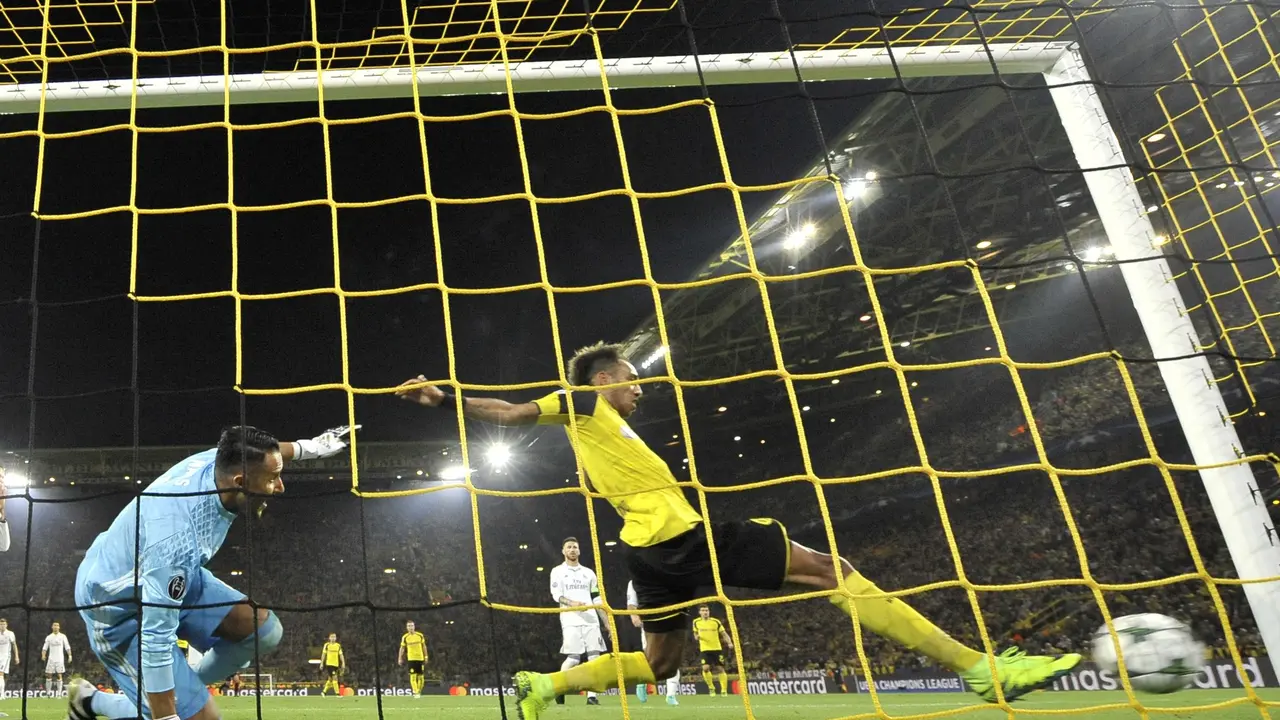Kiper Real Madrid Keylor Navas kebobolan saat melawan Borussia Dortmund (AP Photo/Martin Meissner)