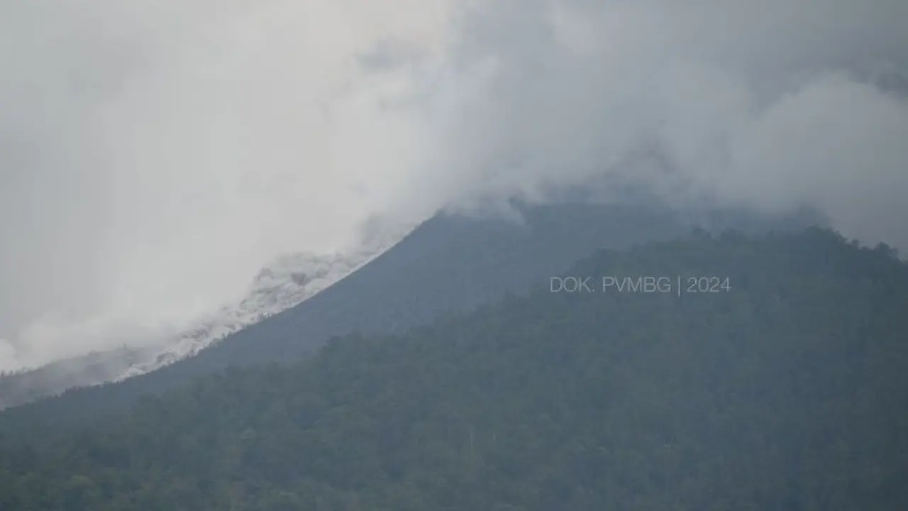 Gunung Lewotobi Laki-laki