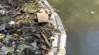 Trash Barrier Pandawara Dirusak Pencuri Besi, Sampah Kembali Cemari Sungai Citarum