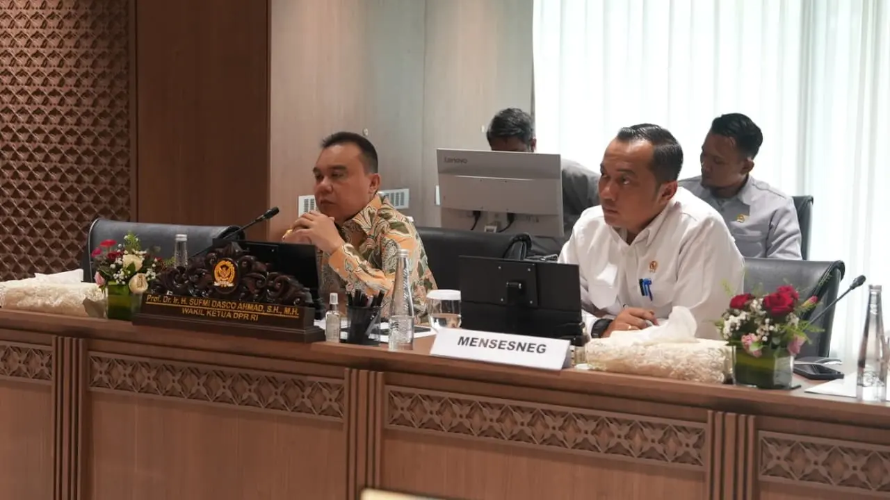 DPR menggelar pertemuan strategis bersama pemerintah, Bank Indonesia (BI), Otoritas Jasa Keuangan (OJK), dan Danantara Indonesia di Gedung Nusantara III, Kompleks Parlemen, Jakarta. (Istimewa)