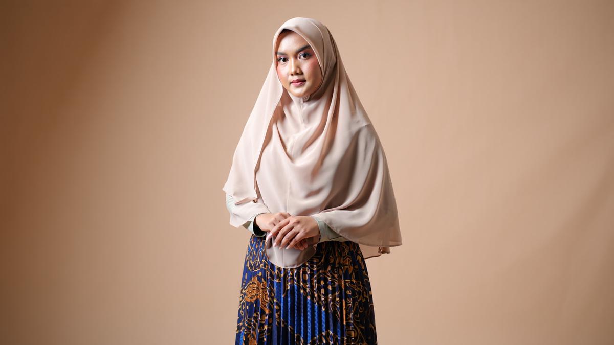 7 Inspirasi Model Batik Hijab Syari Elegan untuk Peringati Hari Batik 2 Oktober 2025