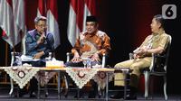 Dirjen Perimbangan Keuangan Kemenkeu Astera Primanto Bhakti (kiri) menyampaikan pendapatnya saat diskusi panel III Rakornas Indonesia Maju antara Pemerintah Pusat dan Forkopimda di Bogor, Rabu (13/11/2019). Panel III itu membahas pembangunan sumber daya manusia. (Liputan6.com/Herman Zakharia)