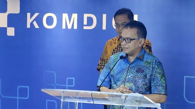 Direktur Strategi dan Kebijakan Infrastruktur Digital Kementerian Komunikasi dan Digital Denny Setiawan menyampaikan keterangan dalam konferensi pers di Kantor Kementerian Komunikasi dan Digital, Jakarta Pusat, Sabtu (3/10/2026).