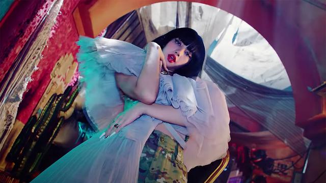 Lisa Blackpink kenakan koleksi Offfwhite/dok. YG