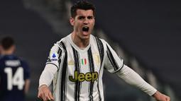 Selebrasi striker Juventus, Alvaro Morata setelah mencetak gol ke gawang Lazio pada laga Liga Italia 2020/2021 di Juventus Stadium, Turin (6/3/2021). Juventus menjadi satu-satunya klub yang pernah dibela Alvaro Morata di Liga Italia dalam dua periode. Jumlah gol terbanyak dicetaknya pada musim 2020/2021 dengan 11 gol, berselisih jauh dengan dua top skor, Mauro Icardi dan Ciro Immobile dengan 29 gol. (AFP/Miguel Medina)