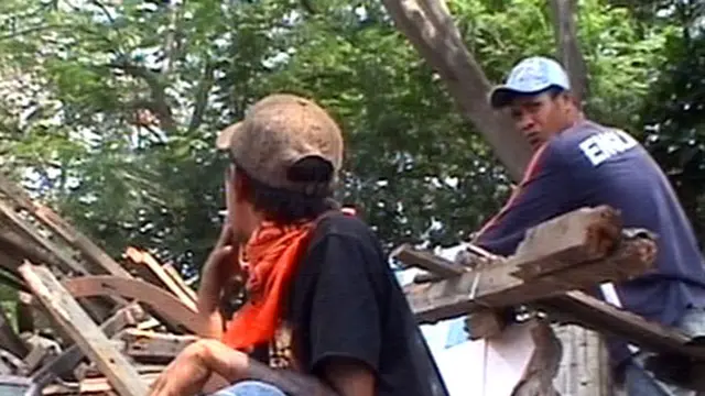 Rumah di Bantaran Waduk Pluit Dibongkar Lagi