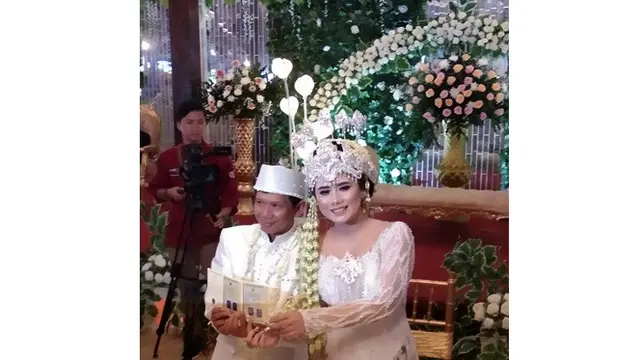 Resmi Menikah, Ini 6 Momen Mesra Pernikahan Ginanjar dan Tiara Amalia