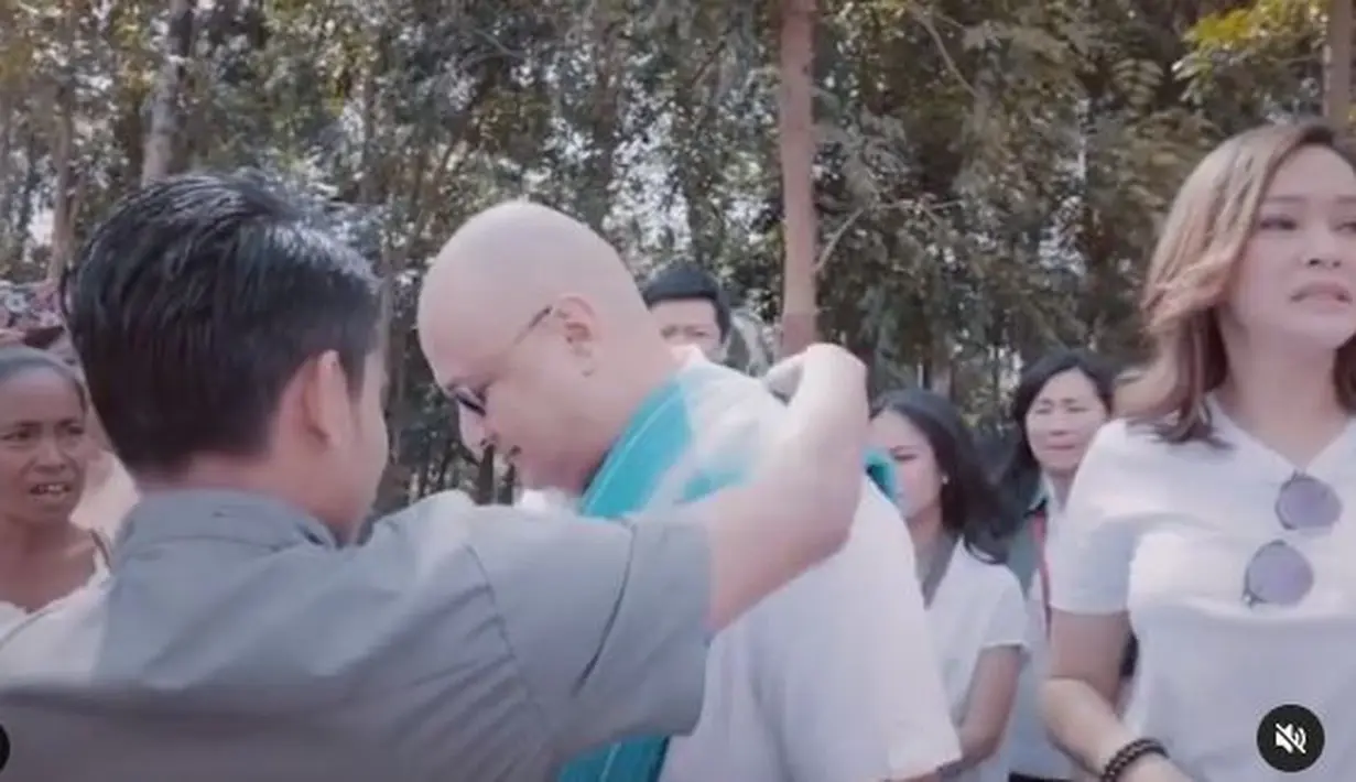 Bunda Al, El dan Dul ini menambahkan jika PAUD yang dibangun oleh suaminya tersebut berada di 200 kota di Indonesia. (Instagram/maiaestiantyreal)