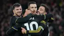 Bruno Fernandes dan Mason Mount menjadi dua pilar utama Setan Merah saat taklukkan Wolverhampton Wanderers. Keduanya mampu tampil apik dan membawa MU berjaya di Molineux Stadium. (AP Photo/Dave Shopland)
