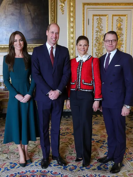 Kate Middleton tampil simpel chic berdampingan dengan sang suami, Pangeran William, dibalut gaun lengan panjang berwarna hijau. [Foto: Instagram/princeandprincessofwales]