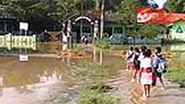 Banjir Kiriman Rendam Sejumlah Wilayah di Sampang