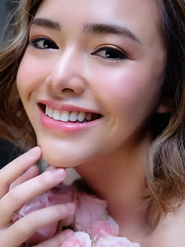 Tampil Beda, Ini 6 Gaya Pemotretan Terbaru Amanda Manopo dengan Makeup Natural
