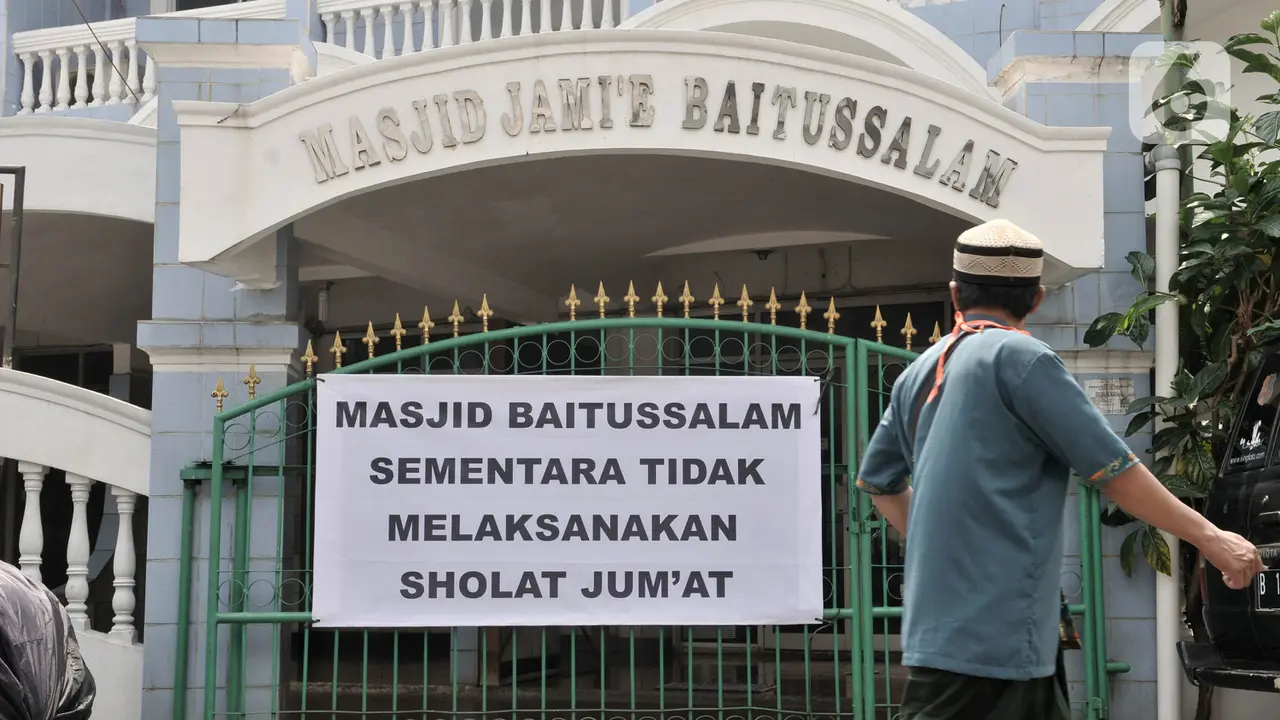 Pelaksanaan PSBB, Kegiatan Salat Jumat Ditiadakan