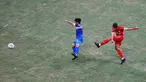 Pemain Persija Jakarta, Rezaldi Hehanusa (kanan) melepaskan tendangan saat laga persahabatan antara Persija Jakarta menghadapi Chonburi FC dalam rangka Grand Launching Jakarta International Stadium (JIS), Minggu (24/7/2022). (Bola.com/M Iqbal Ichsan)