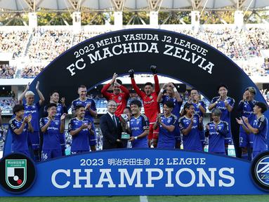 Gelaran Meiji Yasuda J2 League 2023 sudah menyelesaikan babak liga pada akhir pekan lalu, Minggu (12/11/2023). Dua tim teratas, Machida Zelvia dan Jubilo Iwata telah memastikan tiket promosi ke J1 League 2024. Satu tiket tersisa akan diperebutkan oleh 4 tim yang menempati posisi ke-3 hingga 6 dengan format semifinal hingga final dan sang juaralah yang berhak menemani Machida Zelvia dan Jubilo Iwata untuk promosi ke J1 League musim depan. (J.LEAGUE)