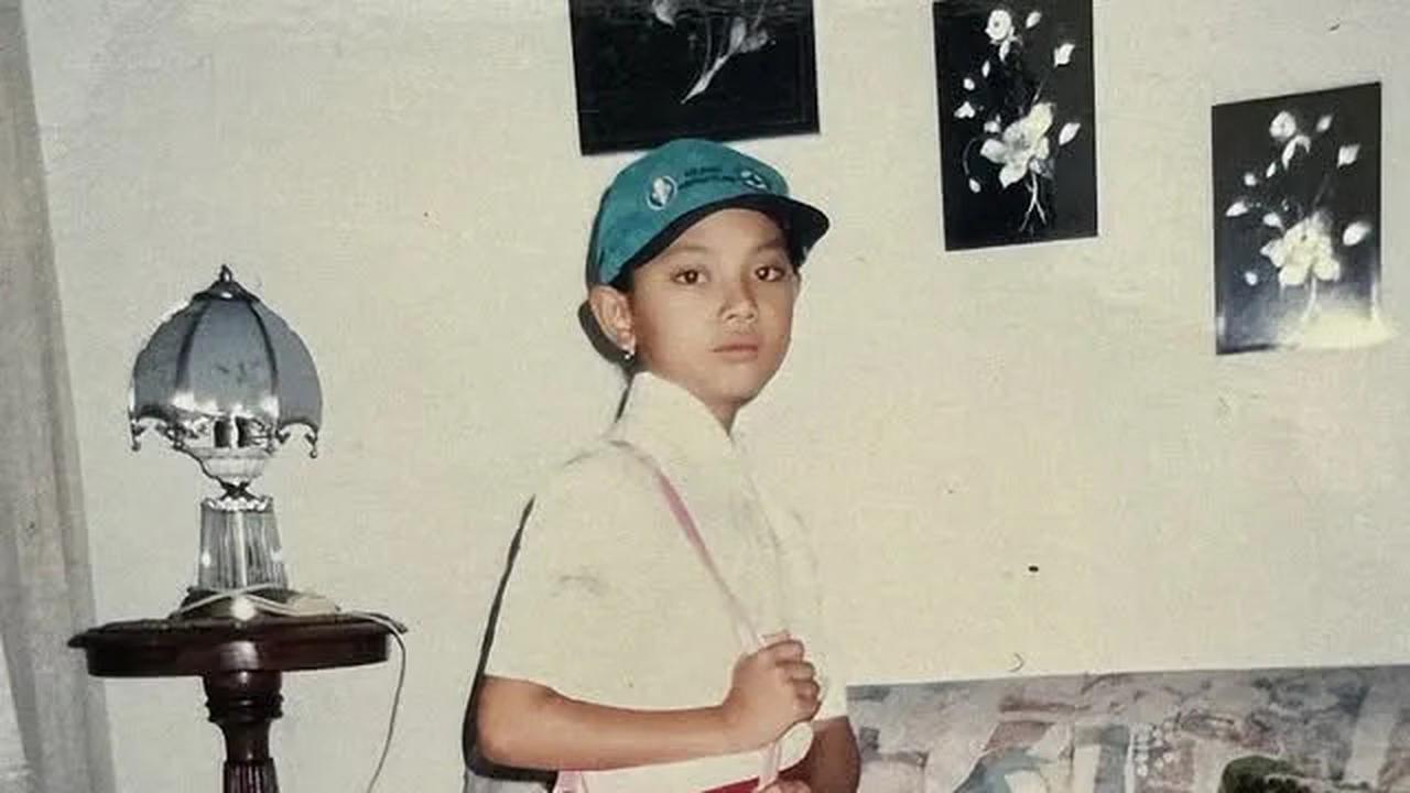 7 Potret Masa Kecil Erika Carlina, Cantik Dari Dulu