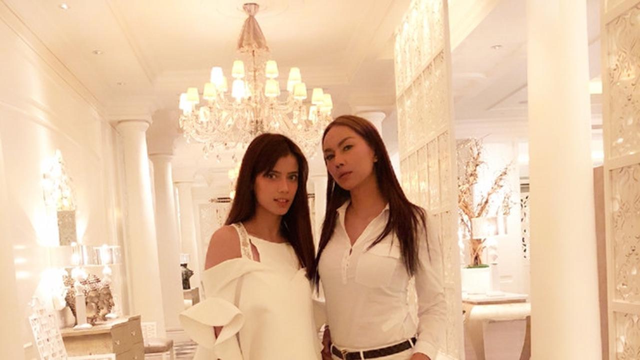 6 Potret Kedekatan Kalina Oktarani dan Sabrina Chairunnisa, Bak Kakak Beradik