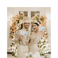 Momen akad nikah Tyas Mirasih dan Tengku Tezi. (Sumber: Instagram/morden.co)