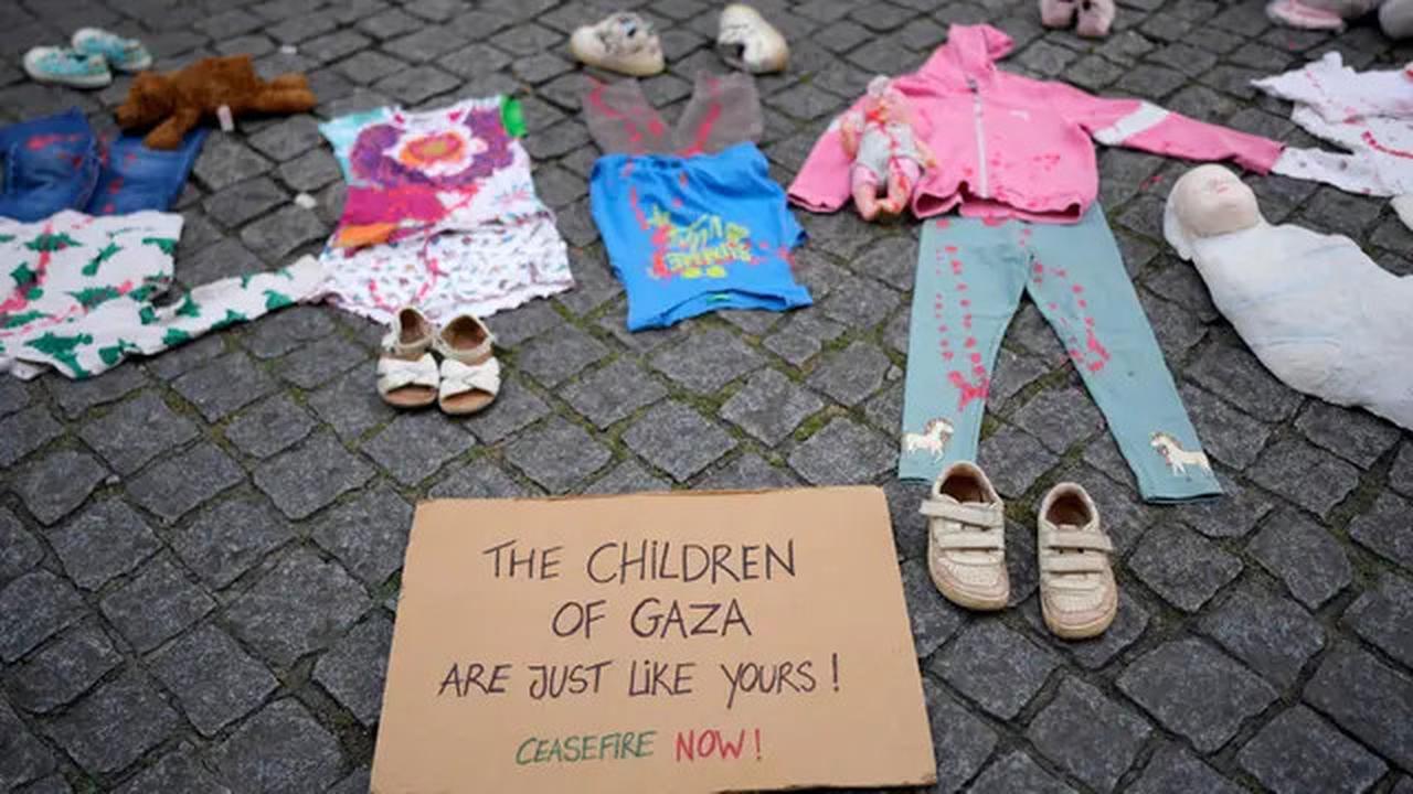Senyuman Anak Gaza Dapat Kaki Prostetik dari Startup Pakistan
