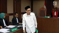 Kakanwil Kemenag Gresik yang juga tersangka pemberian suap kepada anggota DPR Romahurmuziy, Muafaq Wirahadi saat menjalani sidang pembacaan dakwaan di Pengadilan Tipikor, Jakarta, Rabu (29/5/2019). Muafaq didakwa memberi suap mantan Ketua Umum PPP Romahurmuziy. (Liputan6.com/Helmi Fithriansyah)