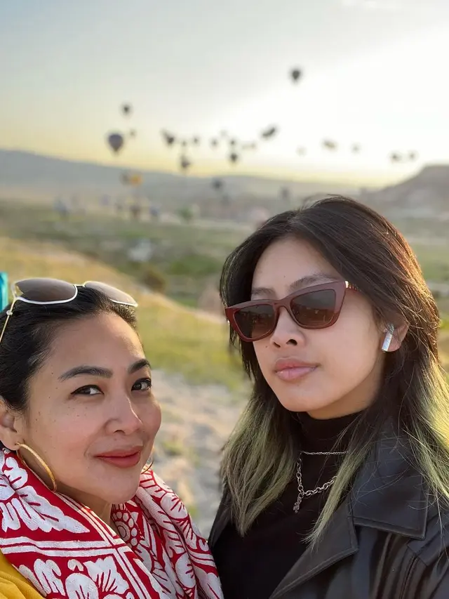 Diam-Diam Sudah Cerai Sejak 2019, Ini 6 Potret Terbaru Feni Rose yang Kian Menawan