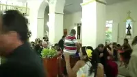 Seorang pembunuh berpistol membuat kacau sebuah pesta pernikahan di Brasil.
