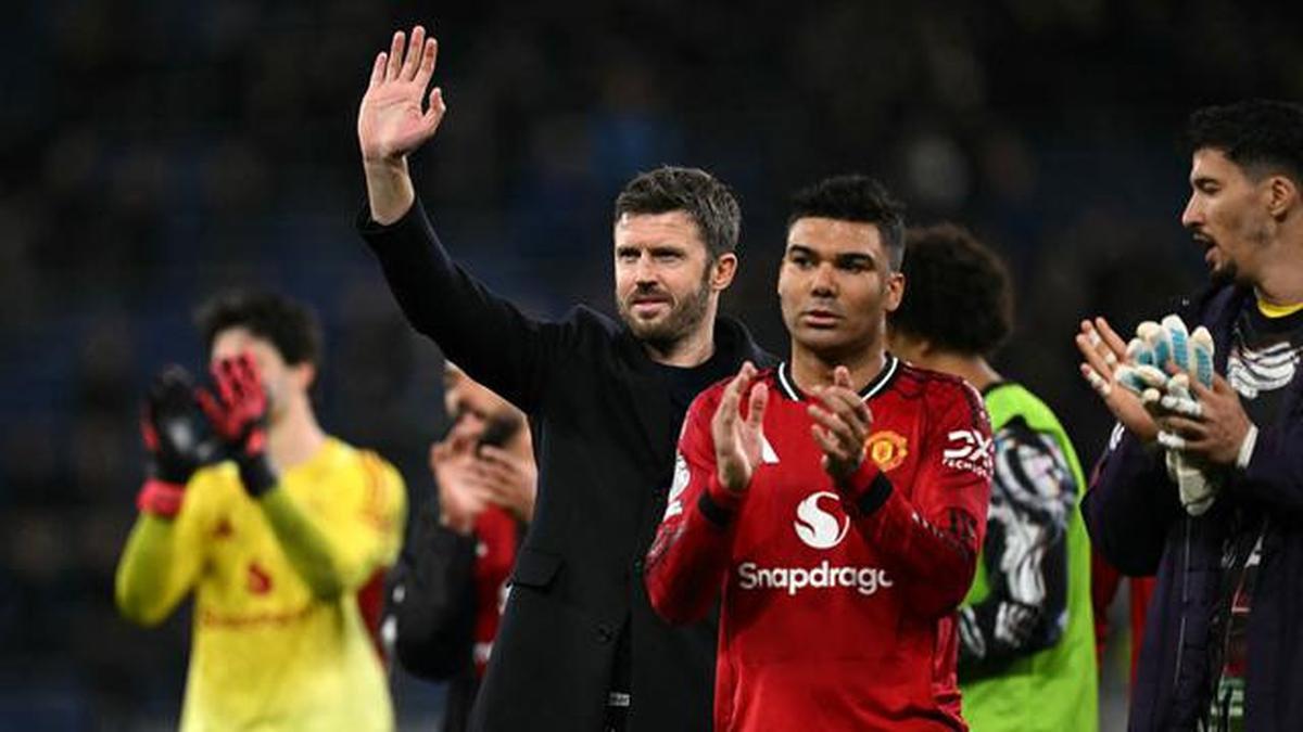 Pesan Casemiro ke Bos MU: Tunggu Apa Lagi? Michael Carrick Sangat Layak Dipermanenkan