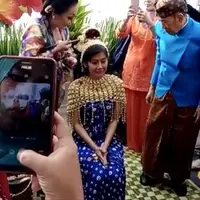 Menjelang pernikahan, Ardina Rasti terlihat cantik saat prosesi siraman.