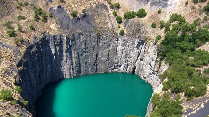 Menjelajah Hingga ke 10 Lubang Terdalam di Bumi