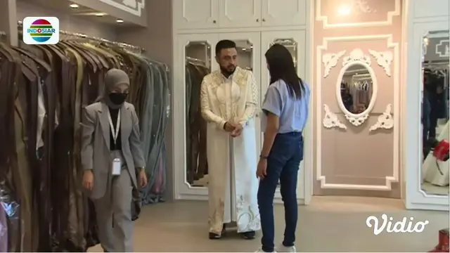 Perlihatkan Sosok Calon Istri, Ini 7 Potret Rizal Djibran Fitting Baju Pengantin