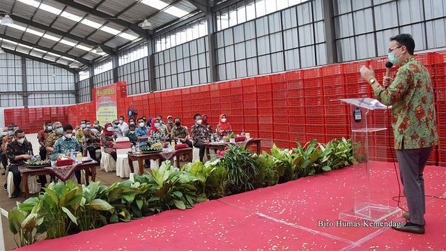 Wamendag Jerry Sambuaga saat meresmikan gudang SRG Bawang merah di Brebes