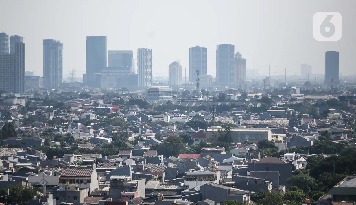 Pemandangan gedung bertingkat di Jakarta, Selasa (28/7/2020). Provinsi DKI Jakarta dan Jawa Barat menjadi dua daerah pertama penerima dana program Pinjaman Pemulihan Ekonomi Nasional (PEN) Daerah karena terdampak COVID-19 pada kesejahteraan dan ekonomi masyarakatnya. (Liputan6.com/Faizal Fanani)