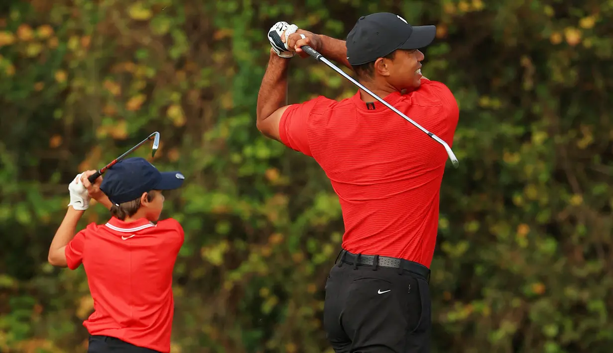 Charlie Woods benar-benar telah membuat ayahnya bangga dengan memenangkan turnamen US Kids Golf di klub golf Hammock Creek di Palm City, Florida. (Mike Ehrmann/Getty Images/AFP)