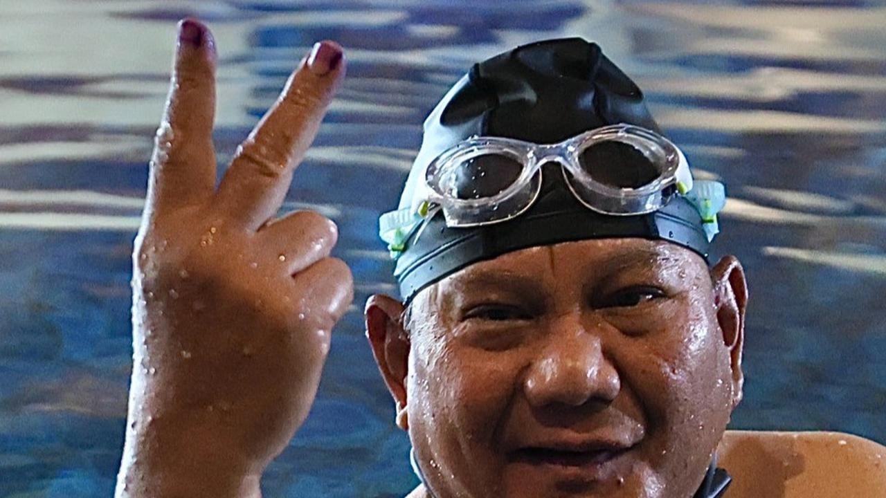 Ditemani Lagu ‘Di Bawah Sinar Bulan Purnama’, Ini Alasan Prabowo Berenang Menunggu Quick Count