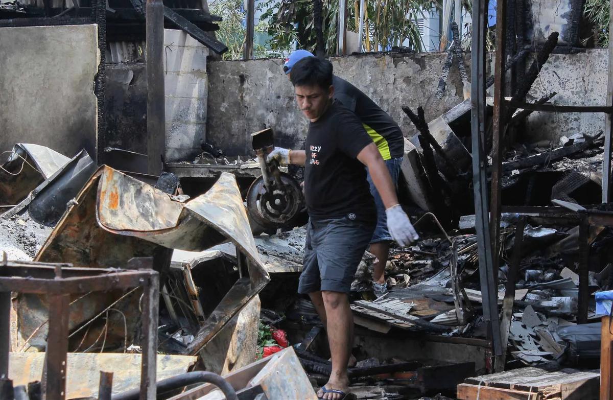 FOTO: Nasib Pedagang Kalibata Usai Sembilan Kios Dibakar Massa