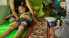 Setiap 1 jam, plastik dan kapas harus diganti untuk membungkus usus T-N.

