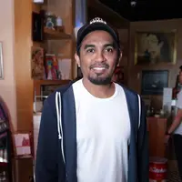 Lantas seperti apa komentar penyanyi dan pencipta lagu Glenn Fredly, melihat status dari media sosial yang terlihat galau belakangan ini. Glenn hanya bisa menjawab cinta akan bersemi di waktu yang tepat. (Deki Prayoga/Bintang.com)