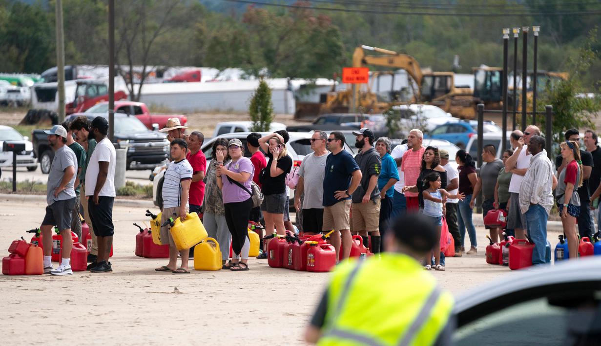 Sedikitnya 90 orang tewas di seluruh bagian tenggara Amerika Serikat akibat badai ini. (Sean Rayford/Getty Images North America/Getty Images via AFP)