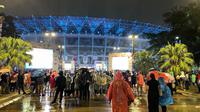 Ratusan suporter timnas Indonesia antusias memadati Stadion Gelora Bung Karno untuk nonton bareng laga ke 10 grup C putaran ketiga kualifikasi Piala Dunia 2026 zona Asia.