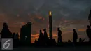 Pemandangan saat matahari terbenam di akhir 2016 di Ancol, Jakarta, Sabtu (31/12). Kawasan Ancol menjadi tempat favorit masyarakat untuk menikmati pergantian malam tahun baru 2016 menuju 2017 di Jakarta. (Liputan6.com/Angga Yuniar)