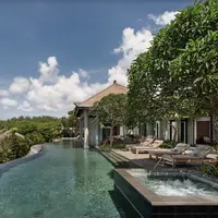 Mengundang setiap anggota keluarga untuk melepas peran utama dan menjalani pola hidup berakar kebudayaan lokal yang memberikan ketentraman jiwa.