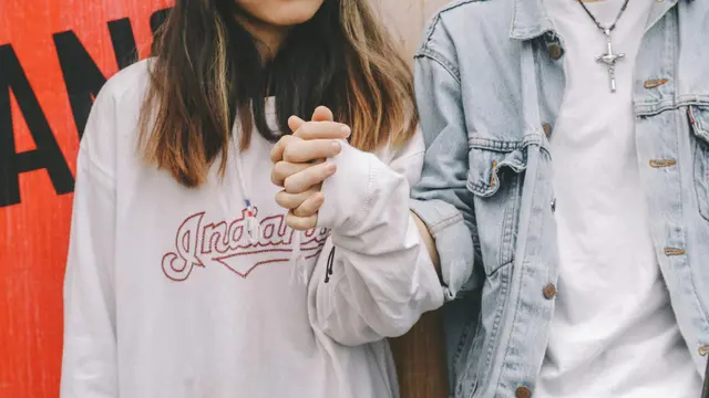 tanda aquarius jatuh cinta