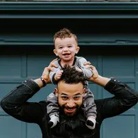 Memperingati Hari Ayah Sedunia dengan ide kado dan kegiatan seru/dok. Unsplash Kelly