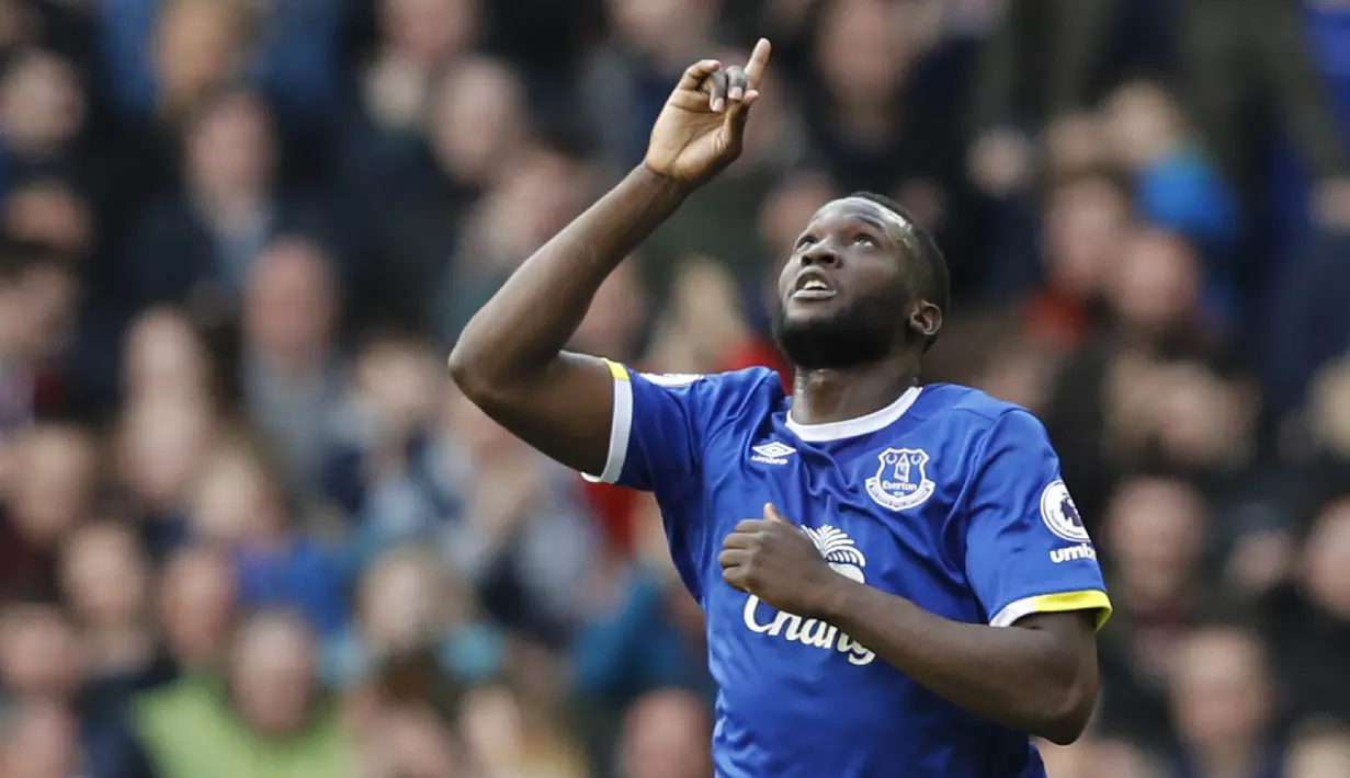 1. Romelu Lukaku (Everton) - 21 Gol. (AFP/Adrian Dennis) 