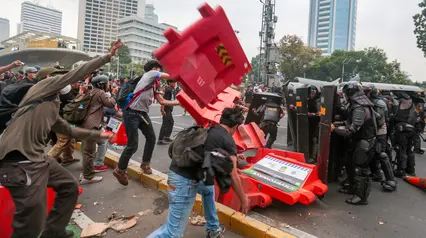 Suasana Ricuh Demo Sumpah Pemuda di Kawasan Dukuh Atas